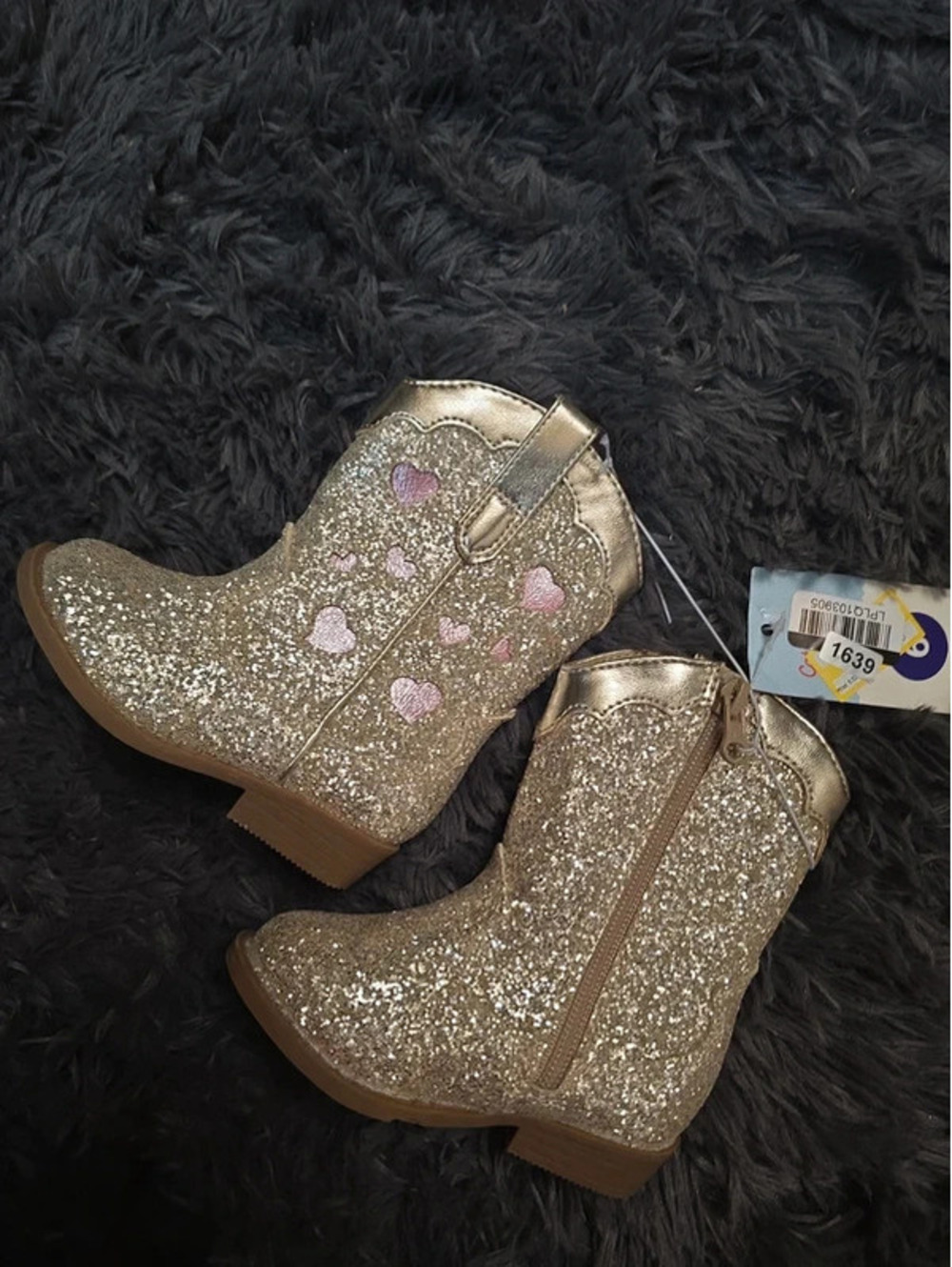 Size 6 brand new toddler boots from target item. 1639 box 9